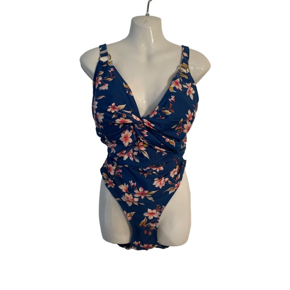 Plus Size Women’s One Piece Floral Swimsuit - Picture 1 of 5